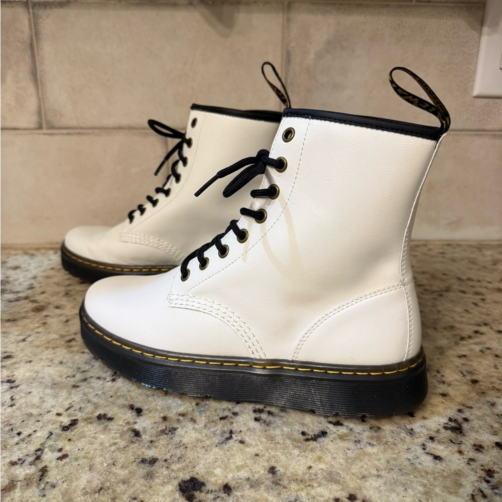 Dr. Martens Women's White Leather Combat Boots size 8 US - Picture 3 of 7